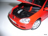 BBURAGO 1:18 Volkswagen Golf V