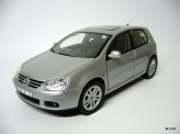 BBURAGO 1:18 Volkswagen Golf V