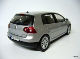 BBURAGO 1:18 Volkswagen Golf V