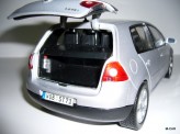 BBURAGO 1:18 Volkswagen Golf V