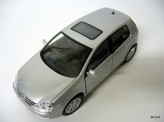 BBURAGO 1:18 Volkswagen Golf V
