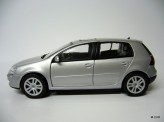BBURAGO 1:18 Volkswagen Golf V