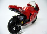 MAISTO 1:10 2009 Ducati Stoner