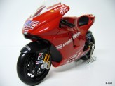 MAISTO 1:10 2009 Ducati Hayden