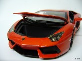 BBURAGO 1:18 Lamborghini Aventador LP700-4