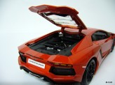 BBURAGO 1:18 Lamborghini Aventador LP700-4