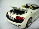 MAISTO 1:24 Audi R8 Spyder