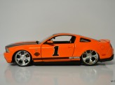 MAISTO 1:24 Ford Mustang GT 2011