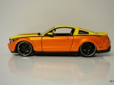 MAISTO 1:24 Ford Mustang GT 2011