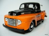 MAISTO 1:24 Ford F-1 Pick Up 1948