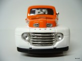 MAISTO 1:24 Ford F-1 Pick Up 1948