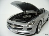 MAISTO 1:24 Mercedes Benz SLS AMG Roadster