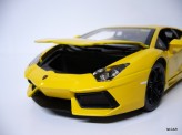 BBURAGO 1:18 Lamborghini Aventador LP700-4