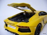 BBURAGO 1:18 Lamborghini Aventador LP700-4
