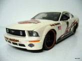 MAISTO 1:24 Ford Mustang GT 2006