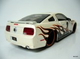 MAISTO 1:24 Ford Mustang GT 2006