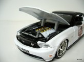 MAISTO 1:24 Ford Mustang GT 2006