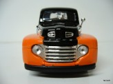 MAISTO 1:24 Ford F-1 Pick Up 1948