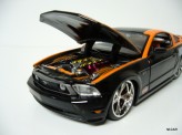 MAISTO 1:24 Ford Mustang GT 2011