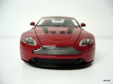 WELLY 1:24 Aston Martin V12 Vantage