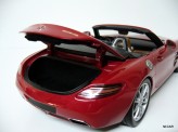 MINICHAMPS 1:18 Mercedes-Benz SLS AMG Roadster 2011