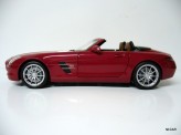 MINICHAMPS 1:18 Mercedes-Benz SLS AMG Roadster 2011