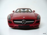 MINICHAMPS 1:18 Mercedes-Benz SLS AMG Roadster 2011