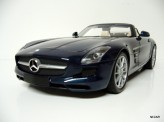 MINICHAMPS 1:18 Mercedes-Benz SLS AMG Roadster 2011