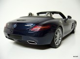 MINICHAMPS 1:18 Mercedes-Benz SLS AMG Roadster 2011