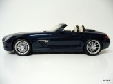 MINICHAMPS 1:18 Mercedes-Benz SLS AMG Roadster 2011