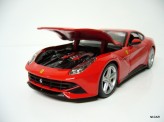 BBURAGO 1:24 Ferrari F12 Berlinetta