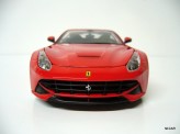 BBURAGO 1:24 Ferrari F12 Berlinetta