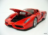 BBURAGO 1:24 Ferrari Enzo Ferrari