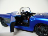 MAISTO 1:24 Chevrolet Corvette 1957