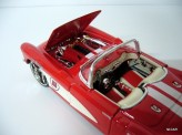 MAISTO 1:24 Chevrolet Corvette 1957