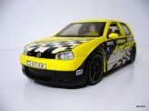 MAISTO 1:24 Volkswagen Golf R32