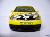 MAISTO 1:24 Volkswagen Golf R32