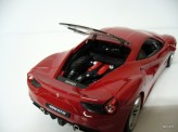 BBURAGO 1:18 Ferrari 488 GTB