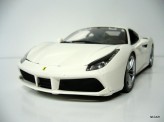 BBURAGO 1:18 Ferrari 488 GTB