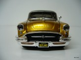 MAISTO 1:24 Buick Century 1955