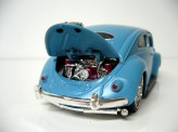 MAISTO 1:24 Volkswagen Beetle