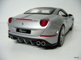 BBURAGO 1:18 Ferrari California T